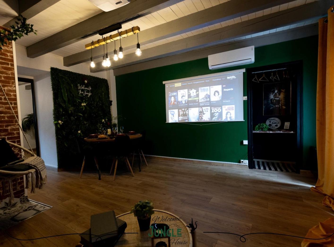 Maison Jungle House: Spacious Gaming Retreat In * Montbrison