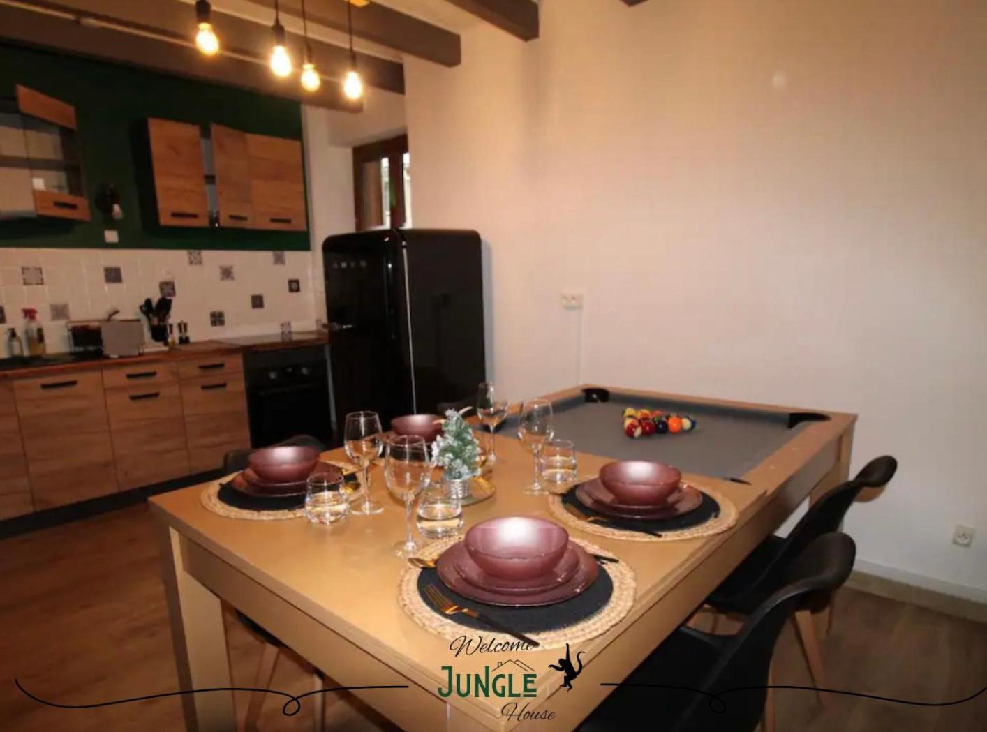 Maison Jungle House: Spacious Gaming Retreat In Montbrison