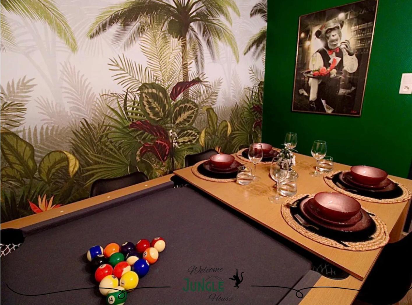 Maison Jungle House: Spacious Gaming Retreat In