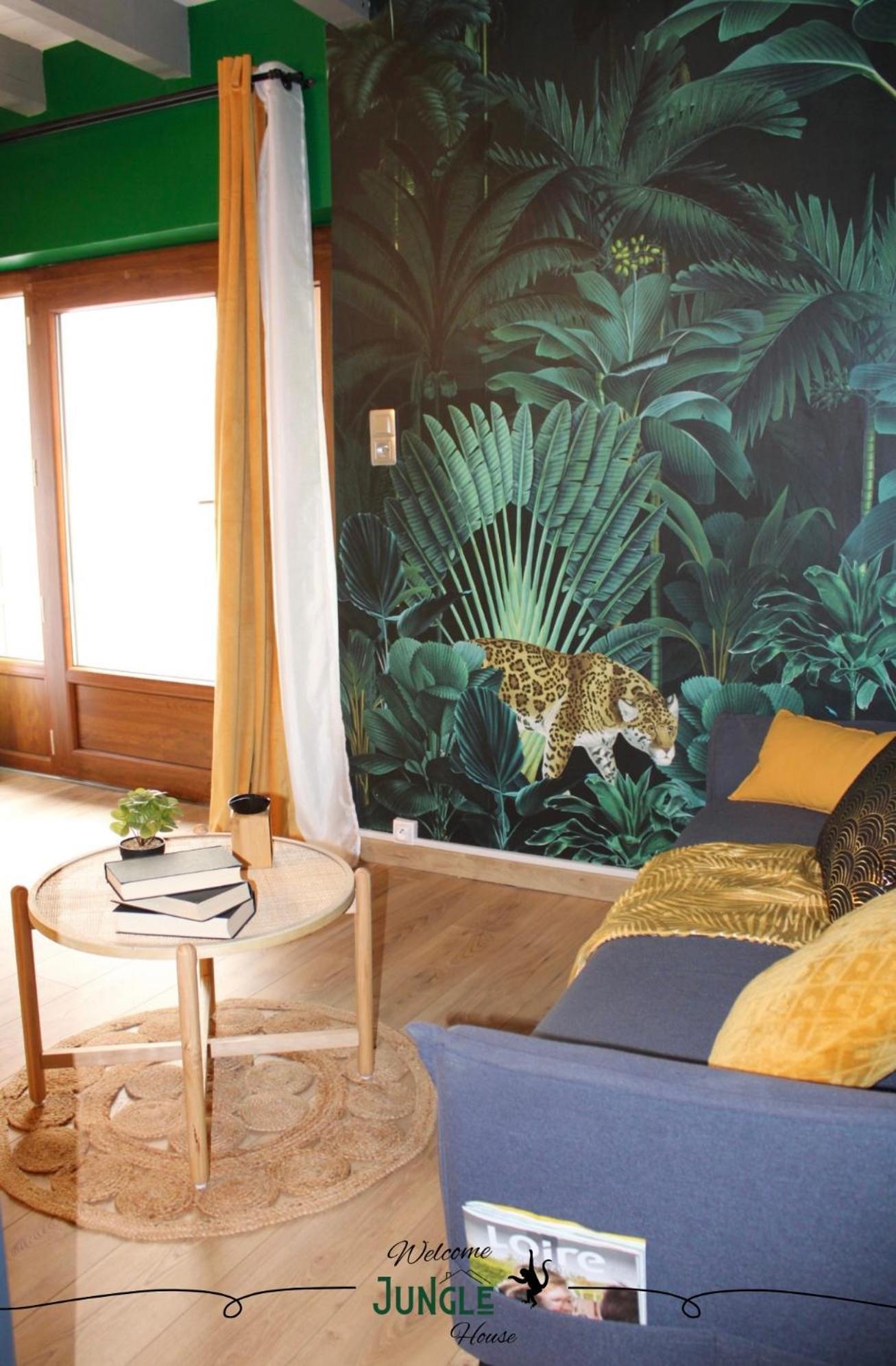 Maison Jungle House: Spacious Gaming Retreat In Montbrison